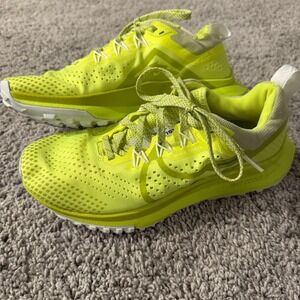 Nike React Pegasus Trail 4 Women's Running Shoes Size 6 Neon Yellow
